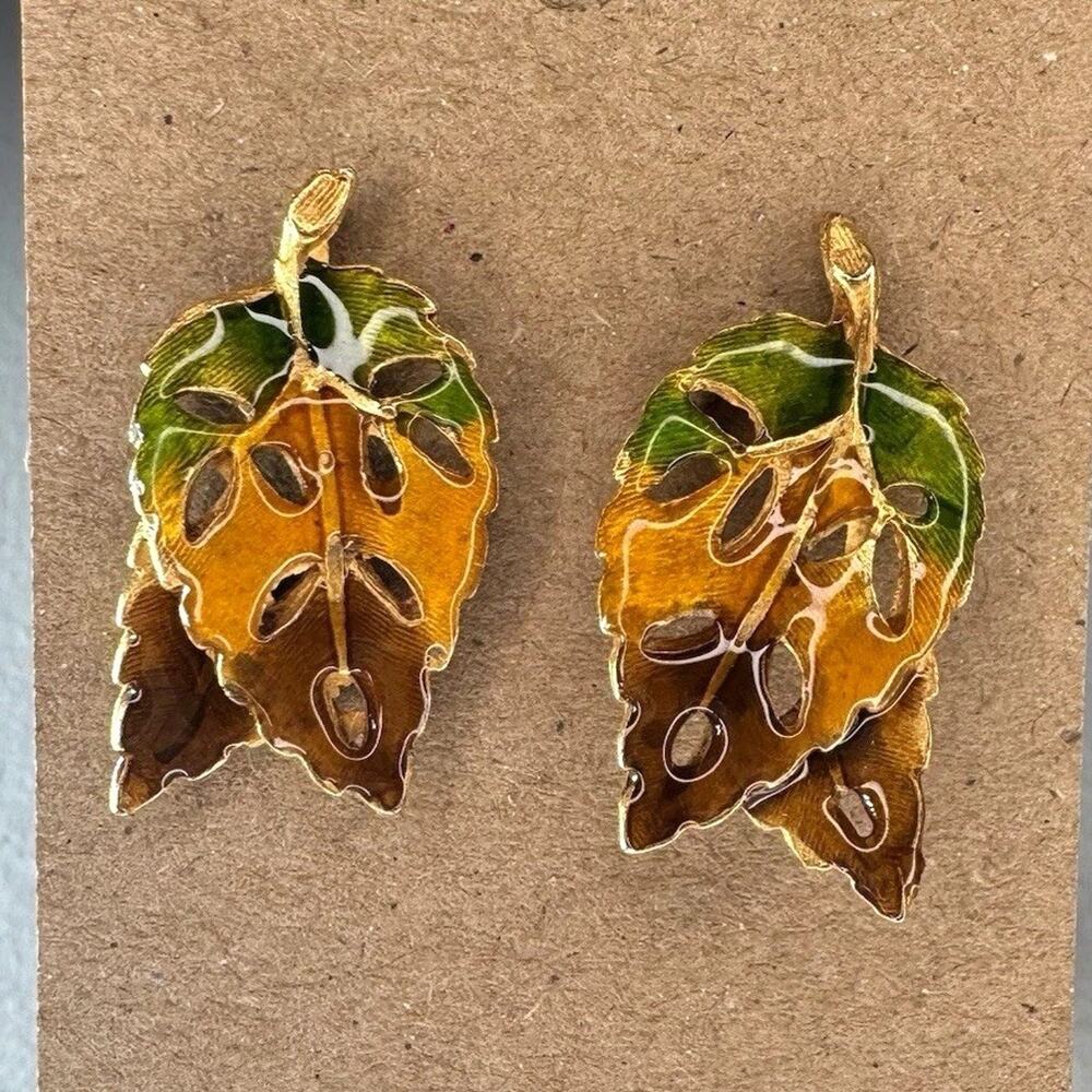 vintage enamel leaf earrings gold tone green amber brown pierced fall autumn